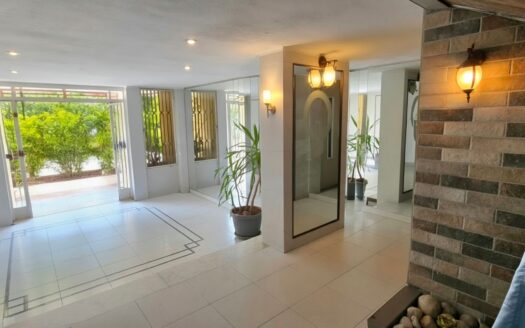 Maten Mazraat Yashoueh Huge Apartment For Sale
